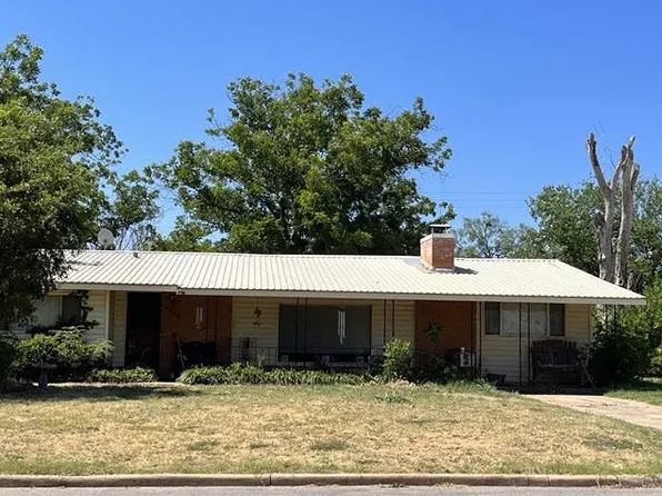 1308 E Sandstone St, Llano, TX 78643