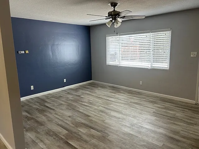 35 Park View Ave — Photo 2