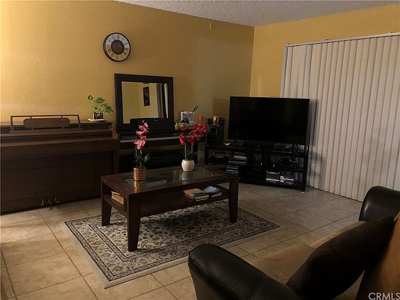 3rd image of 863 N California Ave