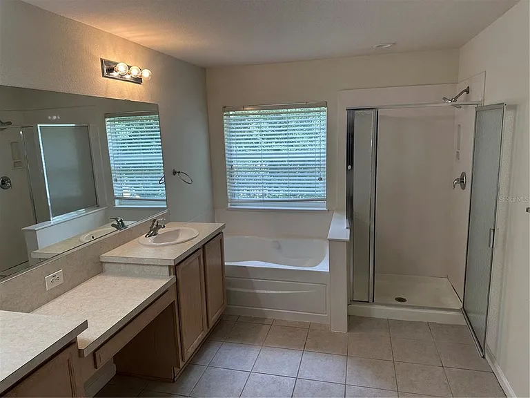 5097 SW 40th Pl — Photo 18