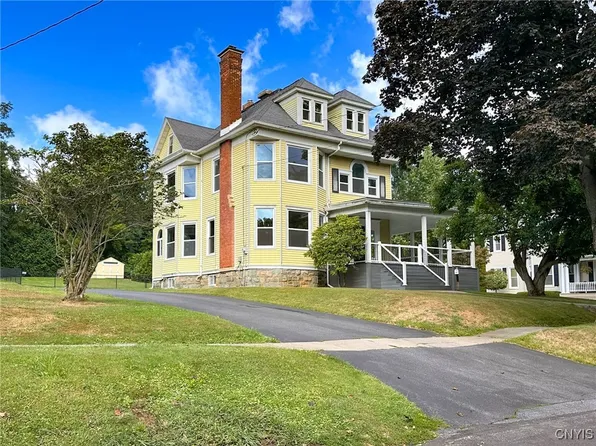 14 Hillside Ave, New Hartford, NY 13413
