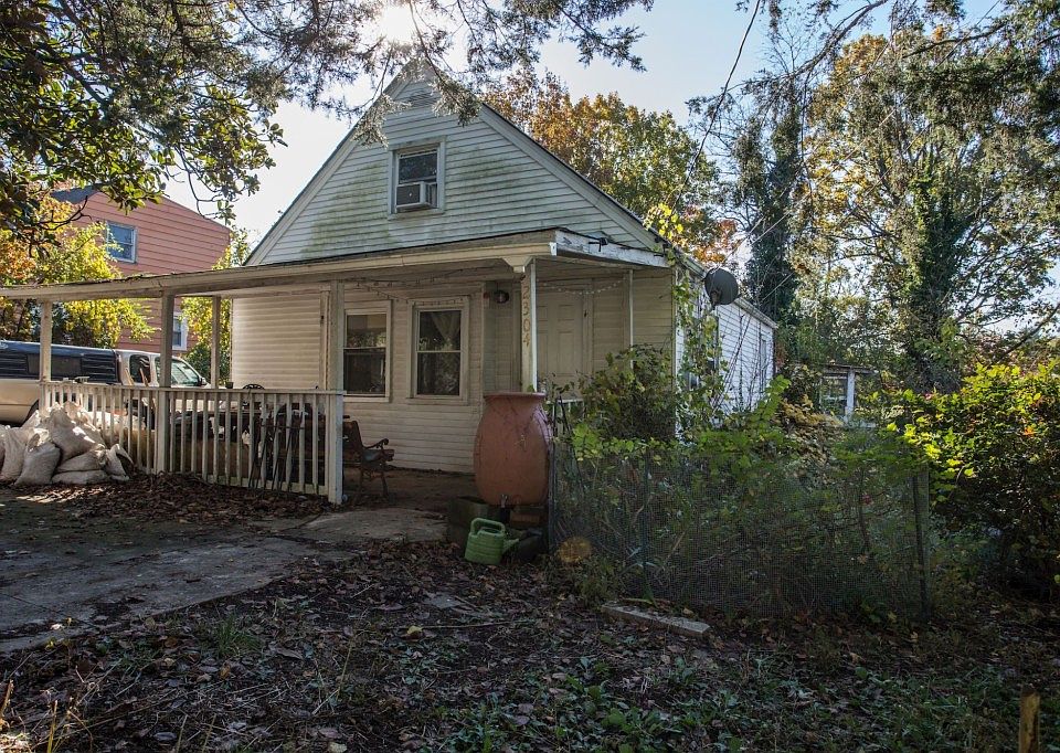 1st image of 2304 Fort Dr