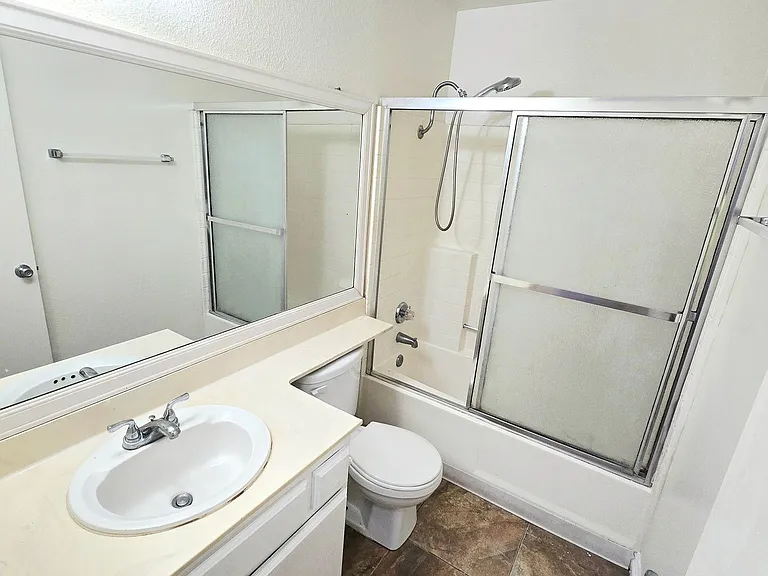 1908 S Mountain Ave — Photo 9