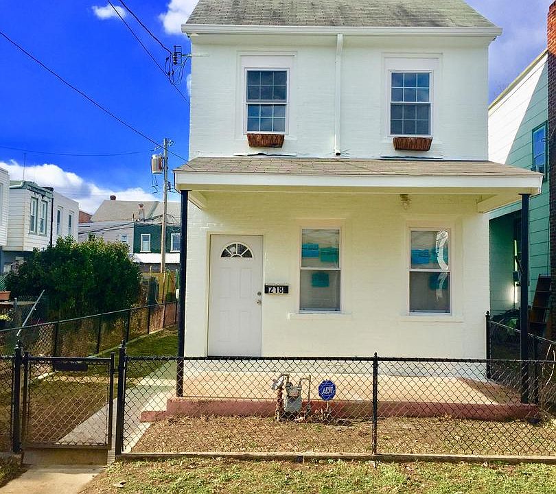 1st image of 218 S 2nd St