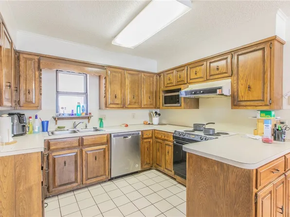 211 Chelsea Dr, Hewitt, TX 76643