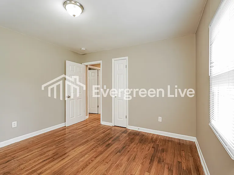 323 Marshall St — Photo 11
