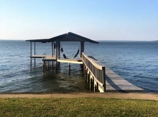 323 Admiral Dr, Mabank, TX 75156
