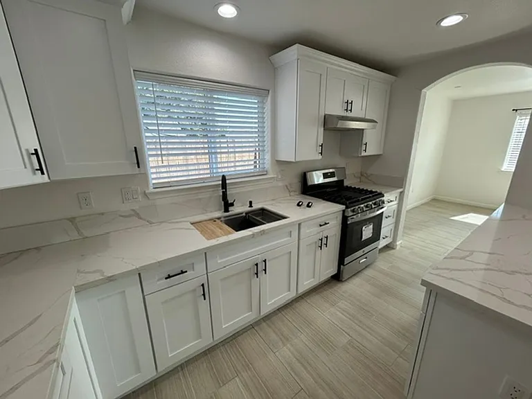 820 N Cypress St — Photo 13
