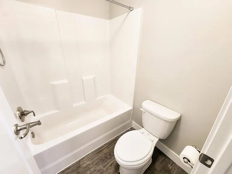 277 E 1500 N — Photo 11