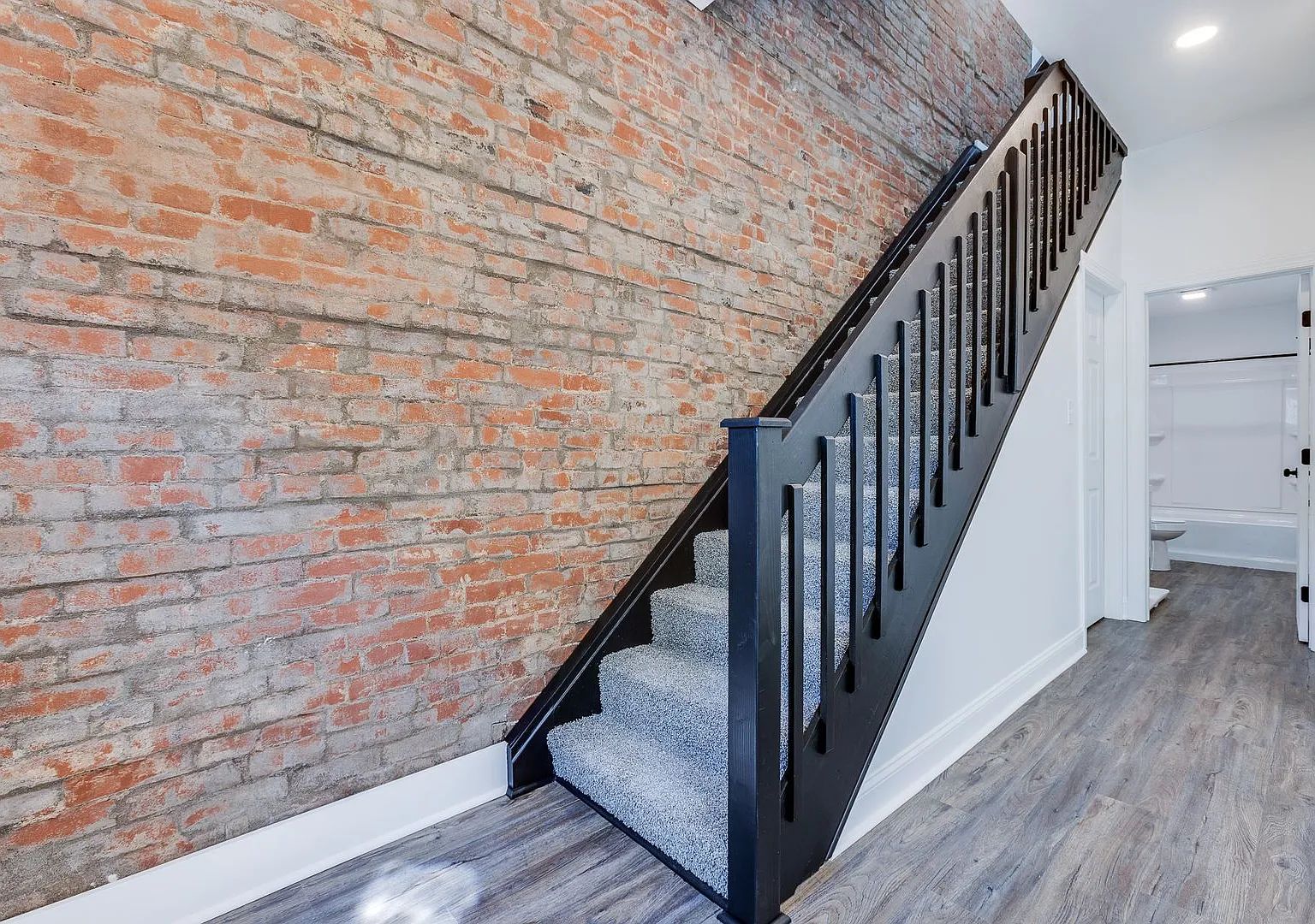 Available NOW! Renovated from top to bottom! — Photo 4