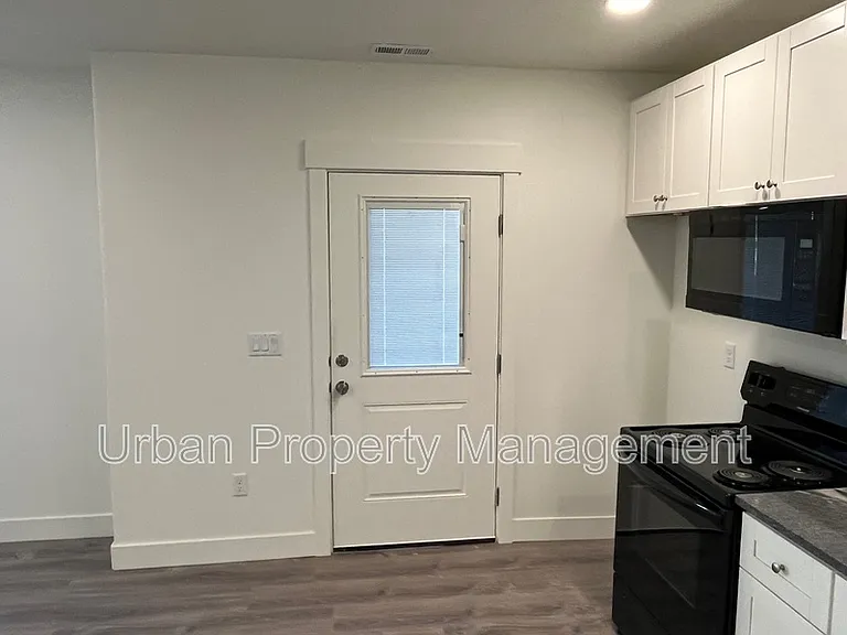 940 W Shadow Brook Ln — Photo 8