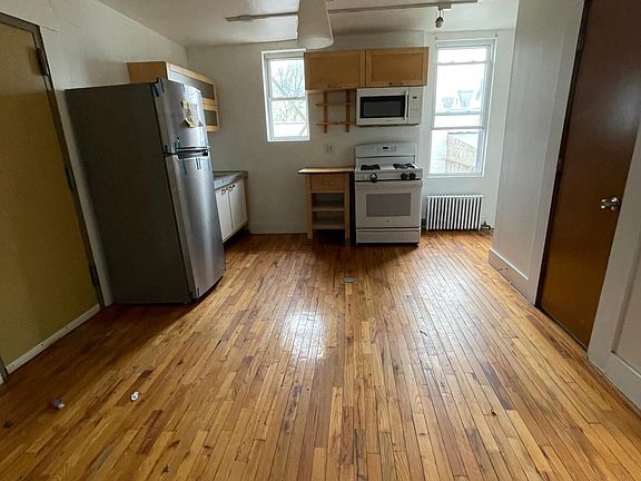 5th image of 323 Fillmore St APT 1R