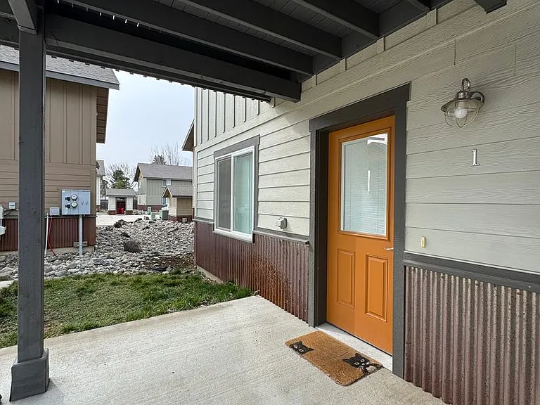 2243 Airport Rd — Photo 2
