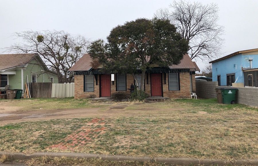 1st image of 224 W Avenue C