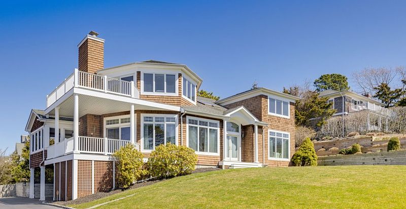 17 Oceanview Dr, Southampton, NY 11968 | Out East