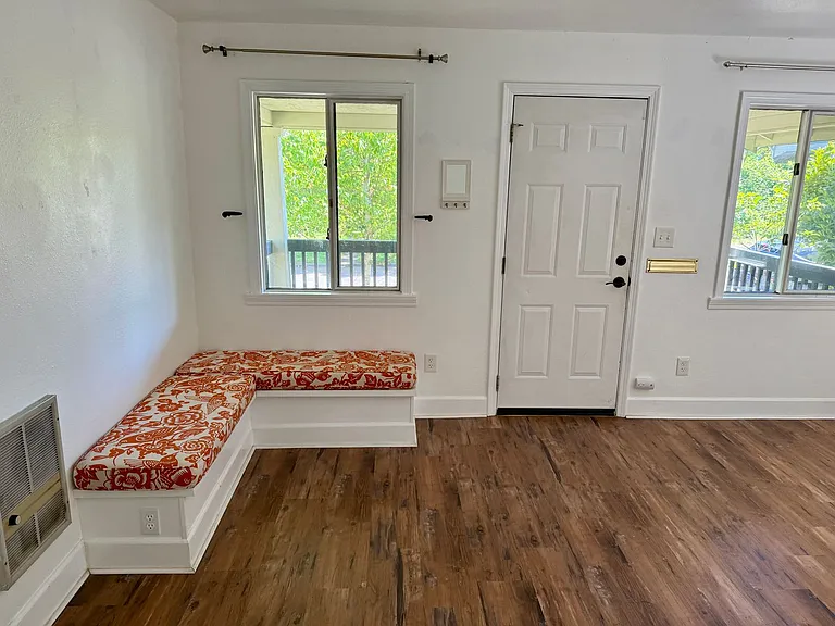 6525 N Maryland Ave — Photo 5
