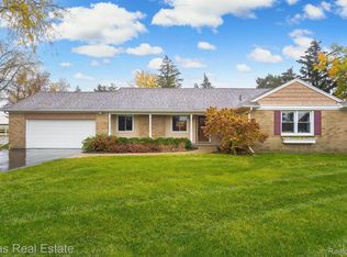 2328 E Cook Rd, Grand Blanc, MI 48439