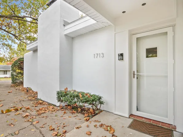 1713 Westhaven Dr, Champaign, IL 61820