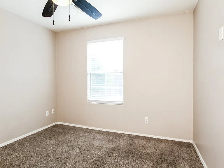5804 S 10th Dr — Photo 11