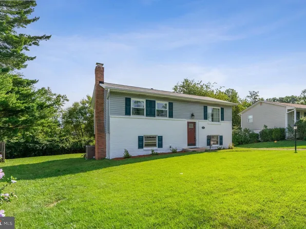 202 W Maple Ave, Sterling, VA 20164