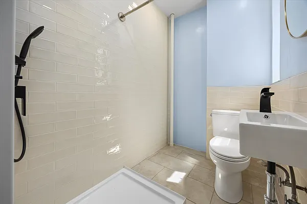 Bathroom, photo 1