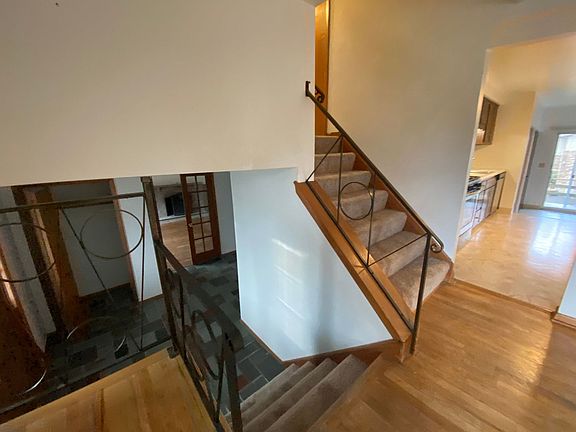 4th image of 3525 Burnett Dr