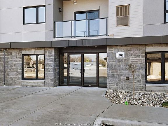 3rd image of 190 Main St E #302