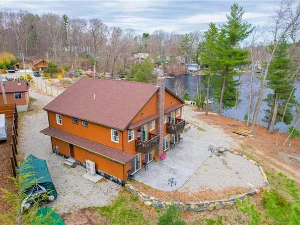 40 Moss Ln, Pascoag, RI 02859
