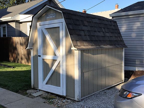 Shed in backyard, ample parking behind duplex