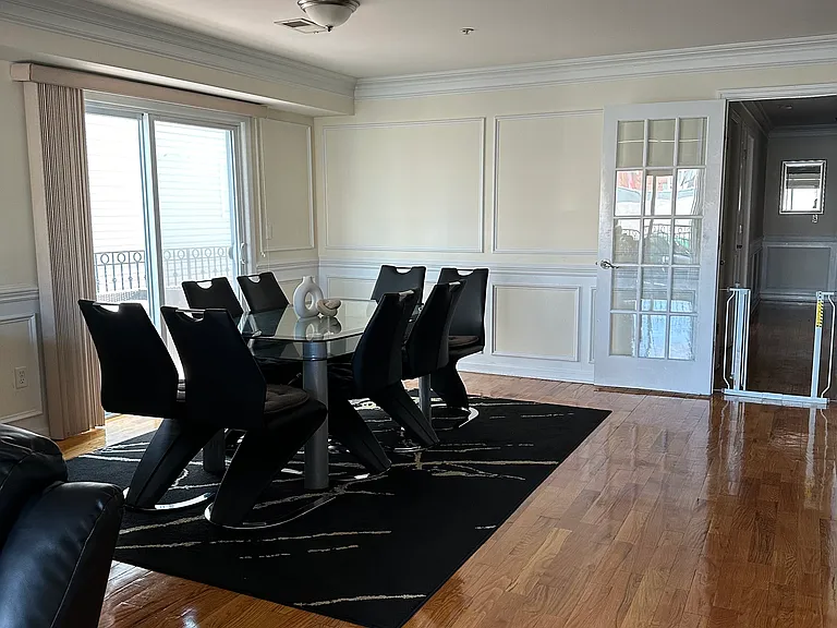 169 Clifford St #1 — Photo 4