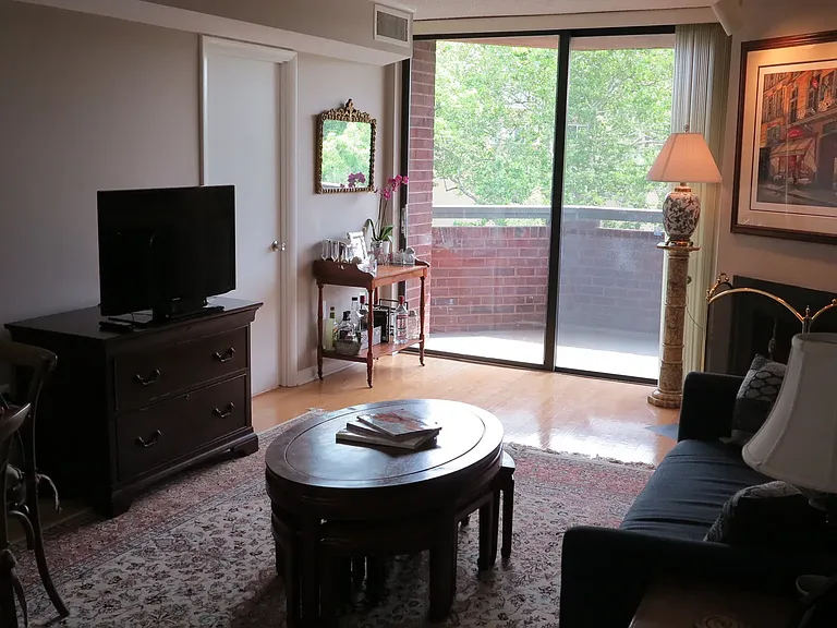Photo from one of the previous tenant or previous owner to show potential different layout with dining room table
