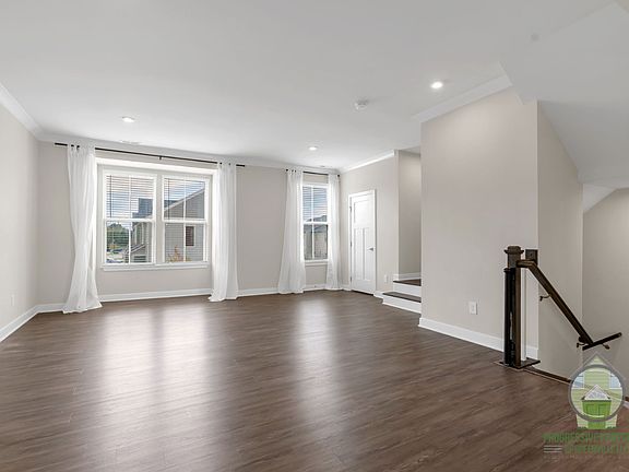 3rd image of 113 Eagle Wood Dr #1