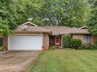 1005 W Tracy St, Springfield, MO 65807