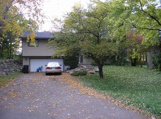 1406 Broadview Ave, Chaska, MN 55318