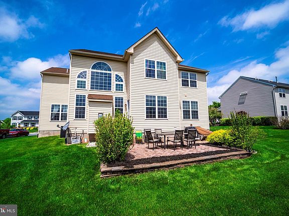 3rd image of 13 Meadowside Dr