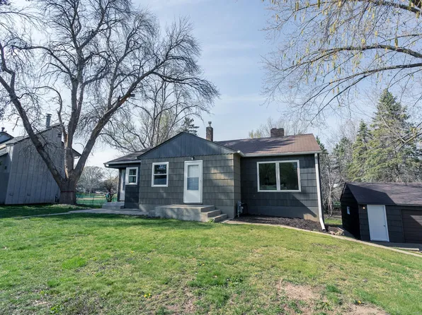 2715 5th St E, Maplewood, MN 55119