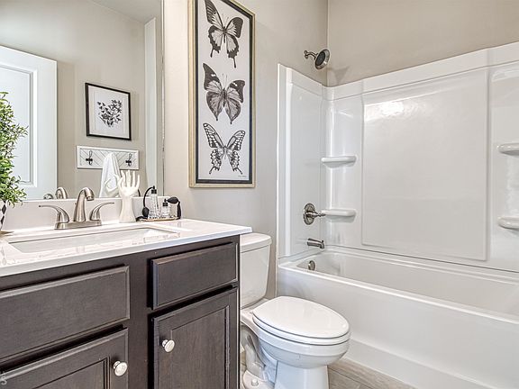 5th image of 6017 Caledonia Ct SW