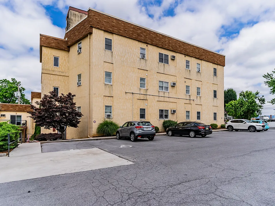 270 W 2nd St #270