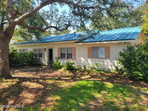 143 Nw 7th Street, Oak Island, NC 28465