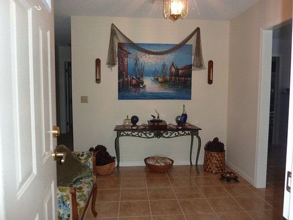 3rd image of 785 N Riverview Dr