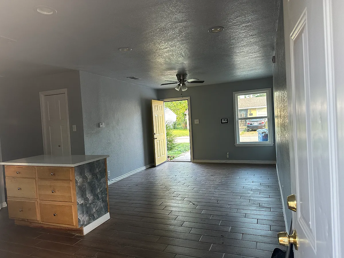 Building Photo - 3911 Orlando Ct #1