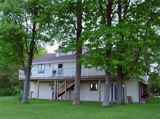 2846 Lakeview Ct, Hillsdale, MI 49242