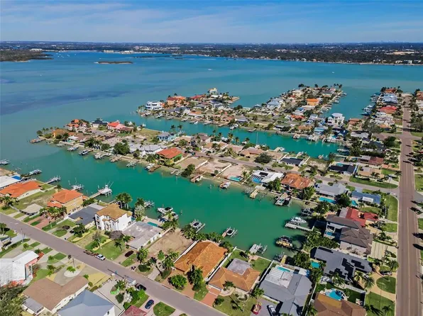 12155 5th St E, Treasure Island, FL 33706