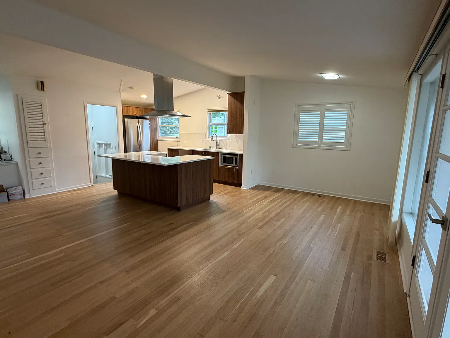3 bed, 1.5 bath, 1400 sqft, $2,950 — Photo 2