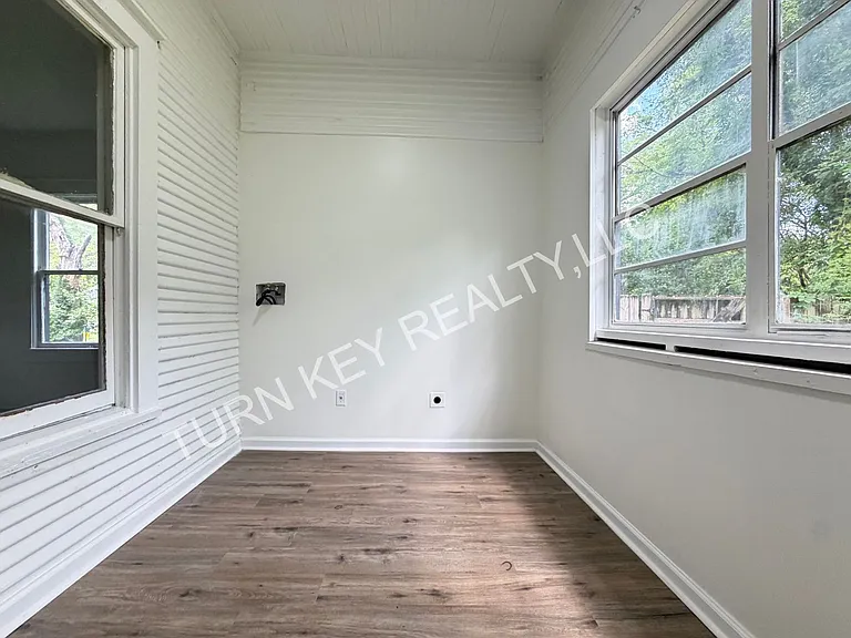 1225 Ford Ave — Photo 8