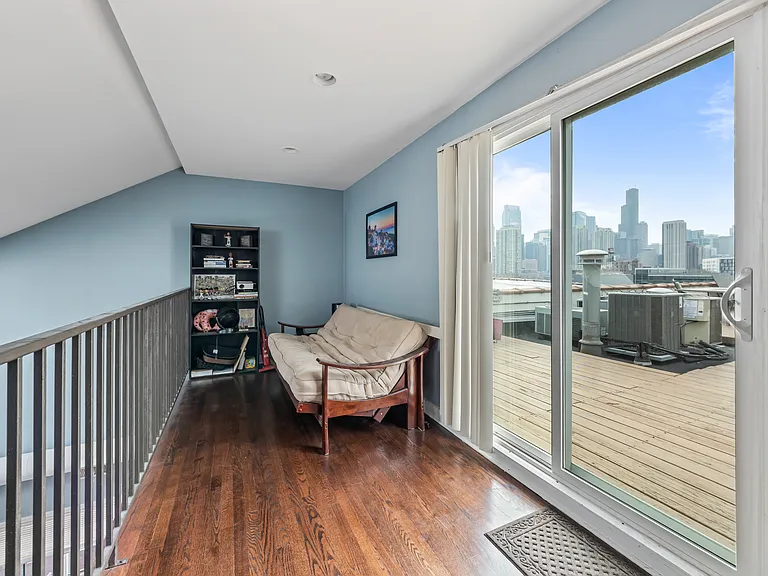 811 W Superior St #4 — Photo 18
