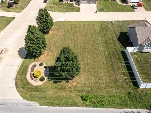 689 Vinci Dr, Caseyville, IL 62232