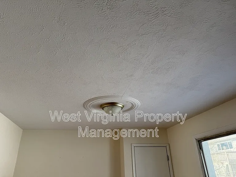 309 E Prince St — Photo 5