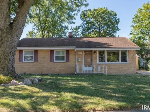 2734 Kettering Dr, South Bend, IN 46635