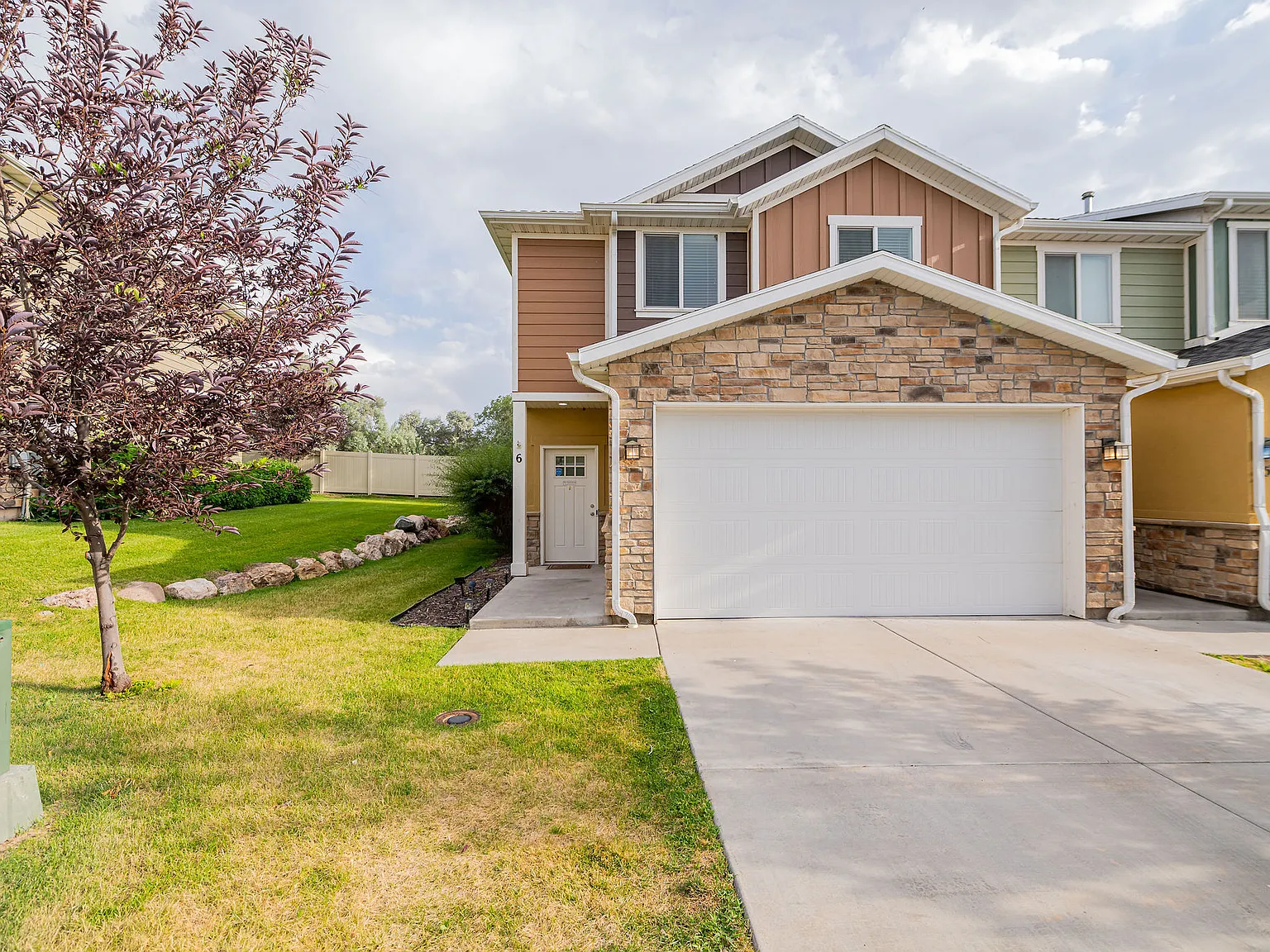 3 bed, 2.5 bath, 1434 sqft, $1,950 — Photo 3